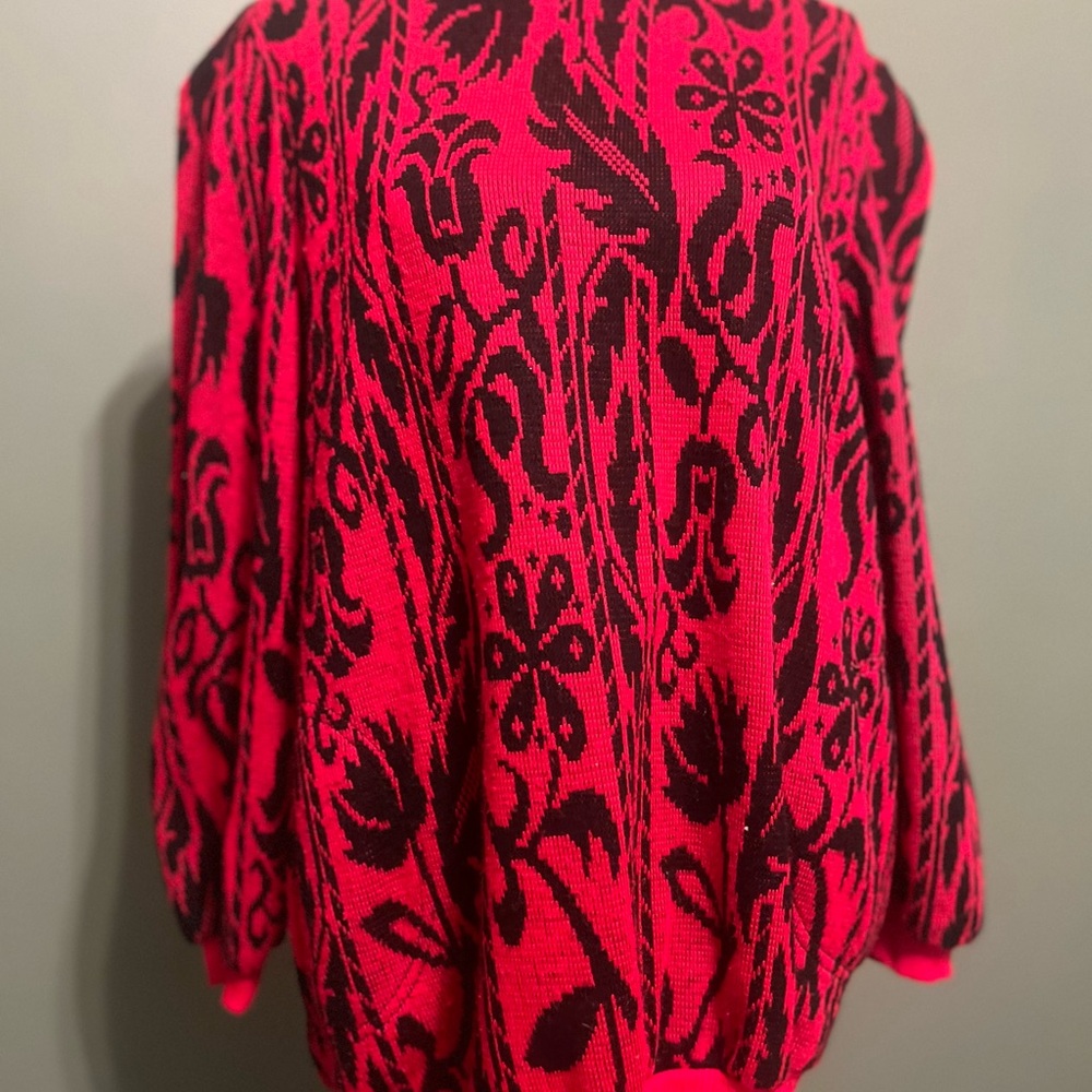 Stylish Red and Black Patterned Vintage Sweater with Pockets